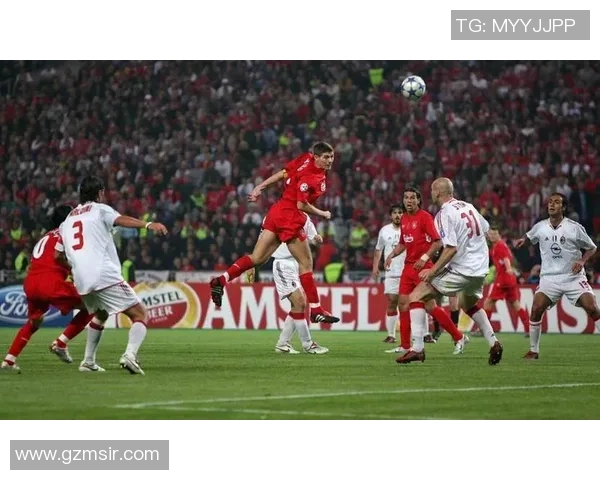 足球巨星巅峰瞬间回顾：传奇时刻与荣耀成就的辉煌历程